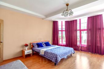 1-комн. кв 42 м2, 1/4 эт