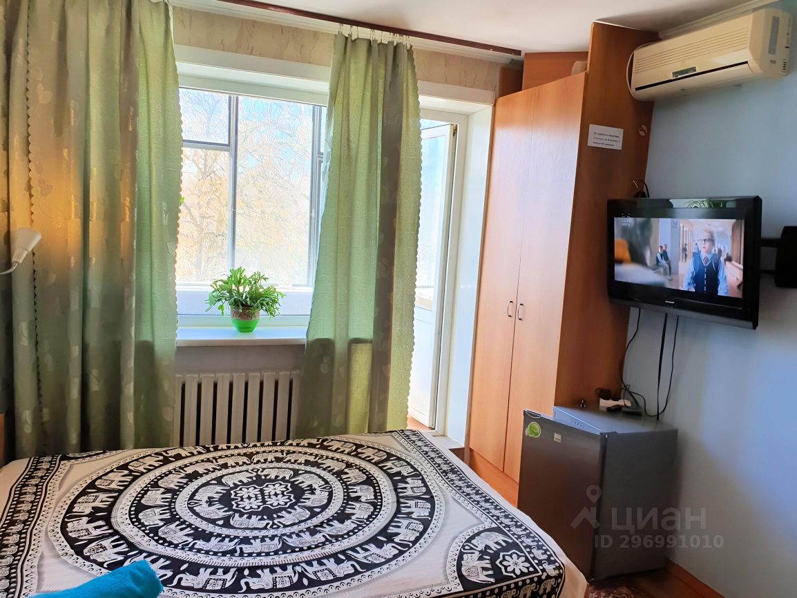 Уютная квартира в Липецке, 2 комнаты, 52 кв.м, кухня 14 кв.м, 17 этаж, кондиционер, телевизор, окна с видом на природу, посуточная аренда.
