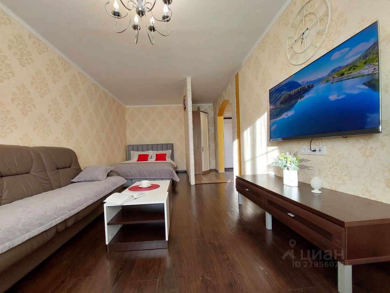 Уютная квартира в Липецке, 43 кв.м, 16 этаж, просторная кухня 10 кв.м, гостиная 20 кв.м, современный интерьер, ТВ, посуточная аренда.