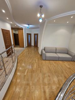 3-комн.кв., 100 м², этаж 2