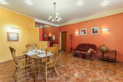 2-комн.кв., 131 м², этаж 3