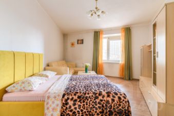 2-комн.кв., 80 м², этаж 3