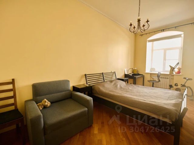 2-комн., 79 м², 2/4 этаж