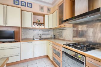 3-комн.кв., 190 м², этаж 2