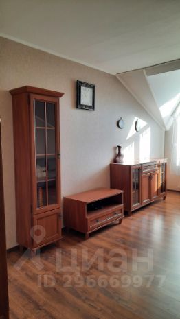 2-комн.кв., 100 м², этаж 2