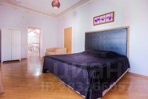 4-этаж.  1350 м²