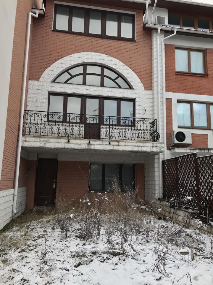 Продается4-этажныйтаунхаус,420м²