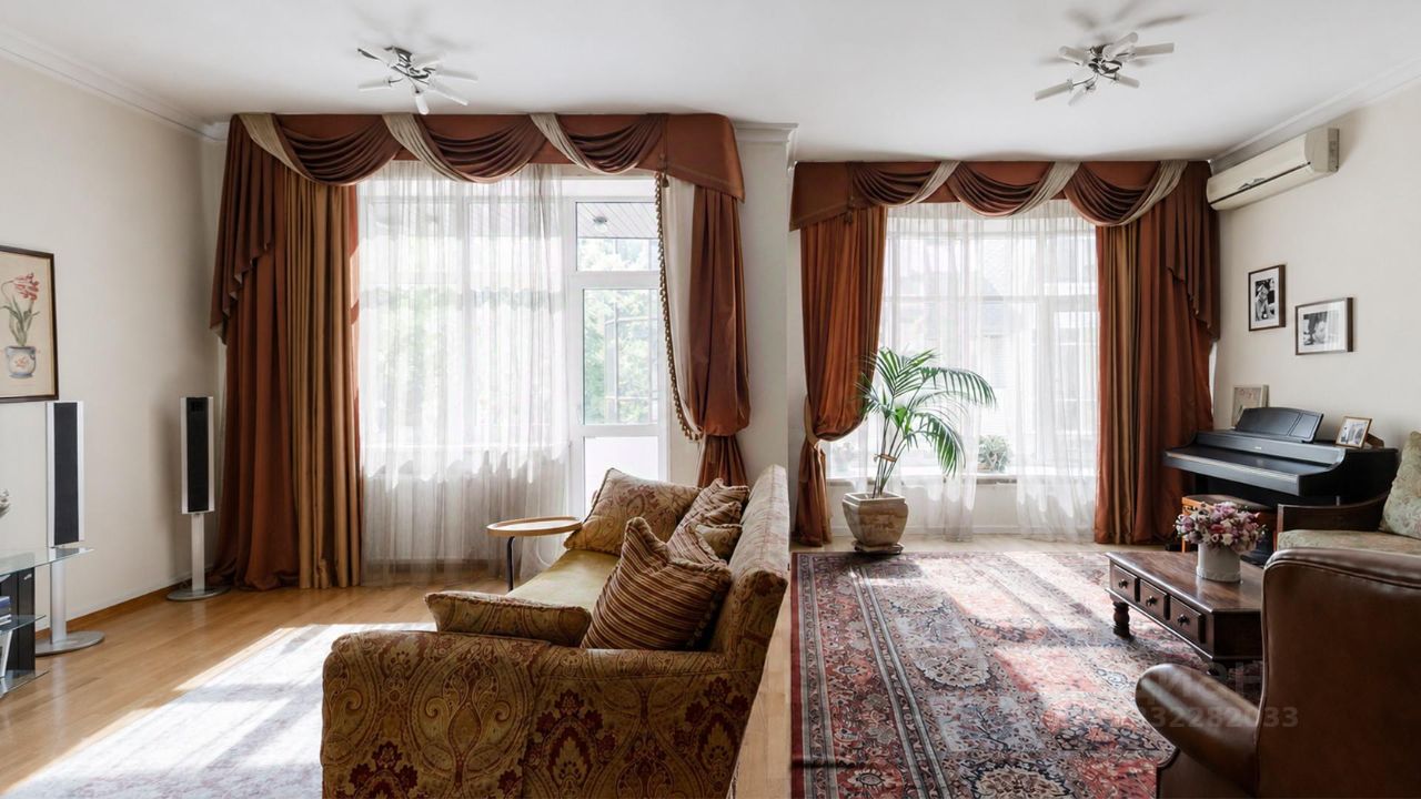 Къща, 262 m², парцел 220 m²