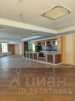 торг. площадь 280 м², этаж 2